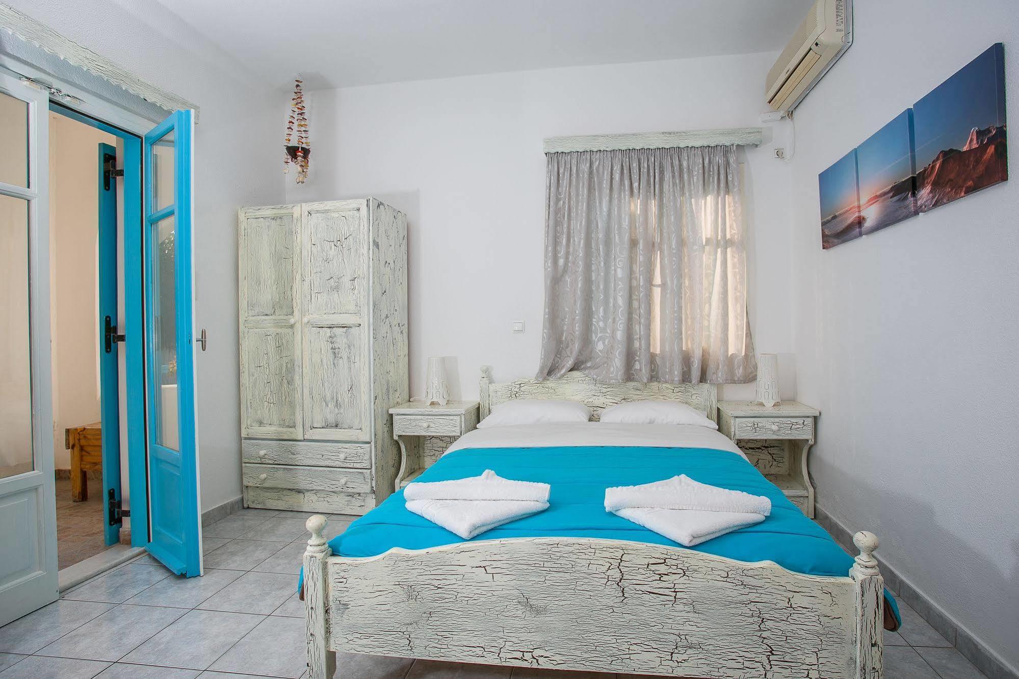 Joseph Apartments ปาริเกีย ภายนอก รูปภาพ